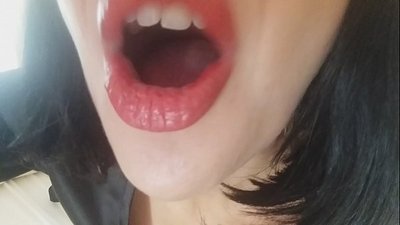 Honey, koj niam tsis cia koj mus kawm ntawv hnub no...kuv xav tau koj ntau dhau lawm...